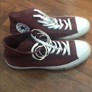 Converse Chuck Taylor II’s in burgundy